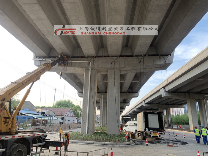 上海S7新建公路工程-整幅桥面同步顶升精调工程