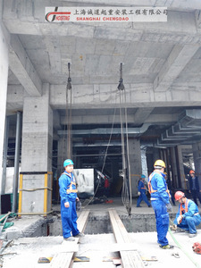 徐家汇中心项目-地下空间电力设备吊装工程